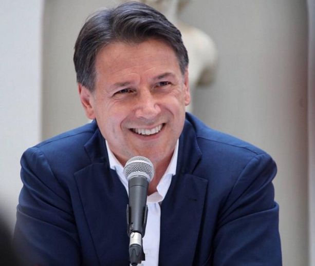 Da Premier a leader del M5S: la due giorni torinese di Conte inizia al fianco di Valentina Sganga Da Premier a leader del M5S: la due giorni torinese di Conte inizia al fianco di Valentina Sganga