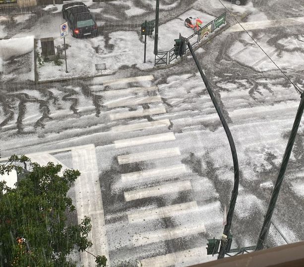 Ancora maltempo a Torino, maxi grandinata a Madonna di Campagna Ancora maltempo a Torino, maxi grandinata a Madonna di Campagna