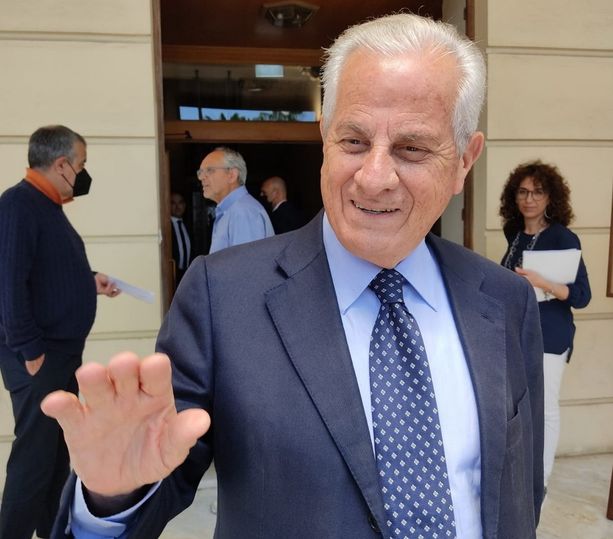 Il sindaco Claudio Scajola santo subito? (Il punto) Il sindaco Claudio Scajola santo subito? (Il punto)