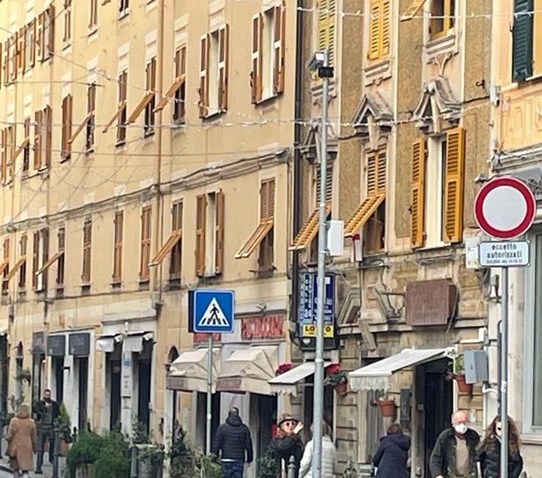 Nervi, telecamere spente in attesa dell'autorizzazione del Ministero, prove di dialogo tra Comune e commercianti