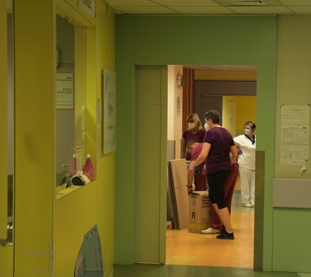 Denunciati dai colleghi per le reiterate sparizioni di beni in ospedale: in due chiedono il giudizio abbreviato Denunciati dai colleghi per le reiterate sparizioni di beni in ospedale: in due chiedono il giudizio abbreviato