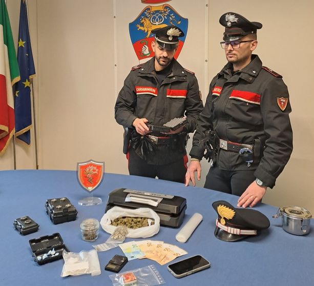 Calamite attaccate al paraurti per nascondere la cocaina: 27enne arrestato dai Carabinieri di Alba