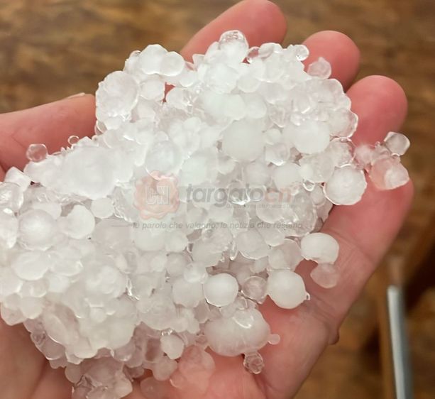 Pioggia, grandine e allagamenti in frazione la Vallera a Caraglio Pioggia, grandine e allagamenti in frazione la Vallera a Caraglio