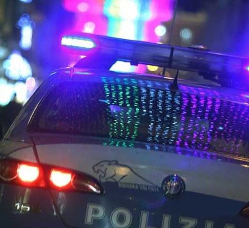 Per sfuggire alla violenza del marito, con i figli dormiva la notte nel giardino pubblico: 50enne nei guai per maltrattamenti