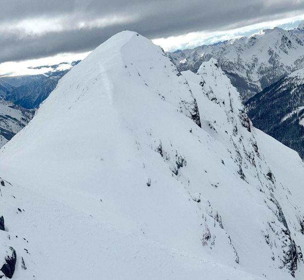 Maltempo nel Cuneese: piogge diffuse e neve in montagna, domenica cresce il pericolo valanghe