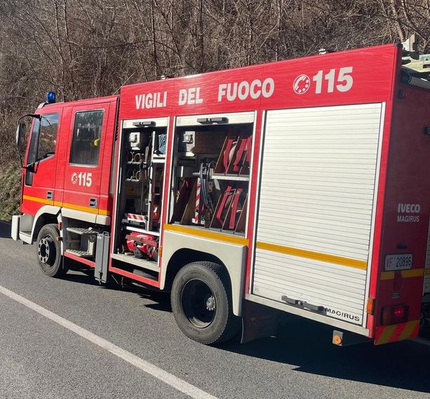 Garessio, incendio di sterpaglie a Trappa: domato Vigili del Fuoco prima che raggiungesse il bosco
