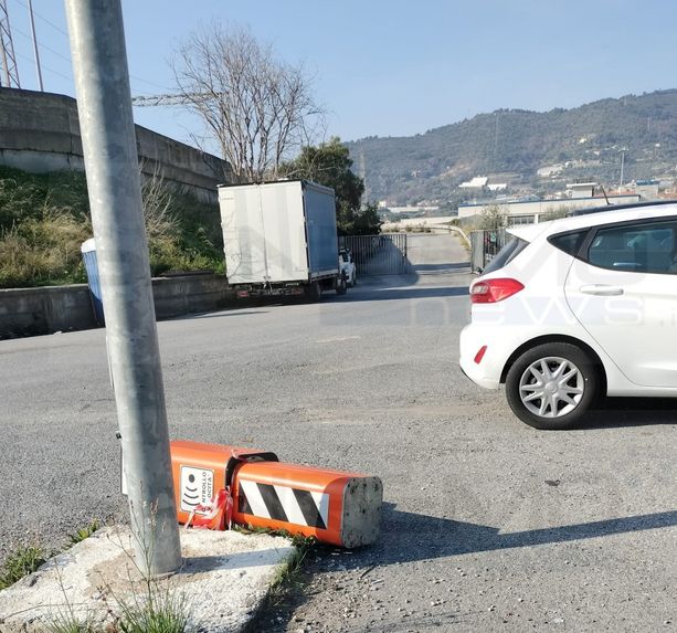 Taggia: l'altra notte l'intervento di 'Fleximan' sulla superstrada, ci sono auto che passano a 110 Km/h Taggia: l'altra notte l'intervento di 'Fleximan' sulla superstrada, ci sono auto che passano a 110 Km/h