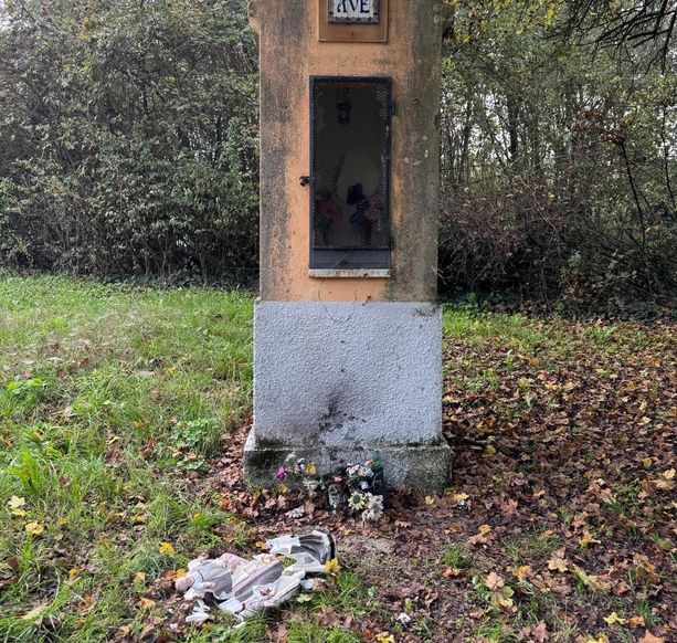 Atto di vandalismo nei confronti di un'edicola votiva nel Moncalvese: sconcerto nella comunità