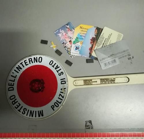 Ladri in casa: adesso entrano senza attrezzi da scasso, ma usano calamite e carte magnetiche Ladri in casa: adesso entrano senza attrezzi da scasso, ma usano calamite e carte magnetiche