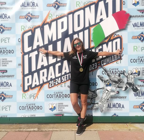 Undici formazioni si sono sfidate a Cumiana nei Campionati italiani di paracadutismo Undici formazioni si sono sfidate a Cumiana nei Campionati italiani di paracadutismo