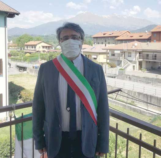 Va ad inaugurare la campagna vaccinale ma esce dall'ospedale vaccinato: è bufera sul sindaco di Castellamonte Va ad inaugurare la campagna vaccinale ma esce dall'ospedale vaccinato: è bufera sul sindaco di Castellamonte