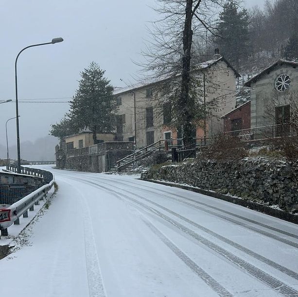 Prima neve in Val Bormida e Valle Erro, imbiancato il Colle del Melogno Prima neve in Val Bormida e Valle Erro, imbiancato il Colle del Melogno