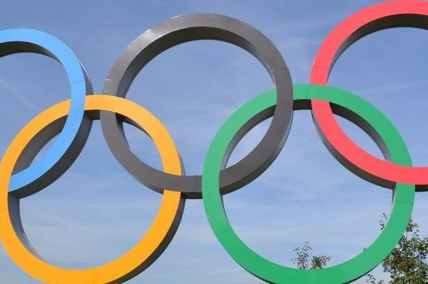 Il Comitato olimpico internazionale prende tempo sugli atleti russi e bielorussi in vista dei Giochi