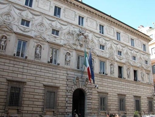 Sono illegittime le proroghe generalizzate delle concessioni balneari