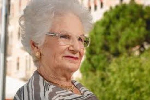 Venti persone indagate dai carabinieri per messaggi di odio antisemita sul web a Liliana Segre
