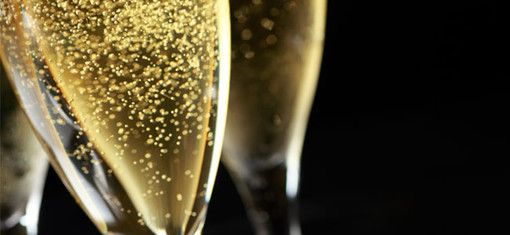Sequestrati oltre ottomila litri di champagne, olio e alcol dalla Guardia di finanza di Napoli