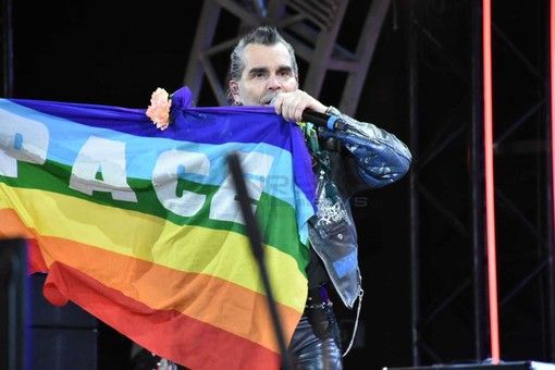 Dopo lo stop forzato torna Piero Pelù col singolo ‘Novichok’, a giugno l’album ‘Deserti’