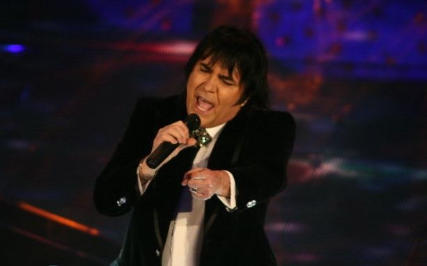 Renato Zero ritorna con due nuovi brani di tributo ai miti della musica internazionale
