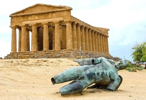 Torna alla luce l’antica strada lastricata che tagliava Segesta