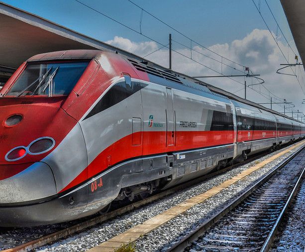 Cento nuovi treni regionali e 850 milioni di euro d’investimento per il 2025