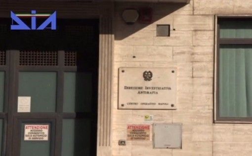 Cartello della camorra alla sbarra a Napoli, 31 arresti per traffico di droga con metodo mafioso