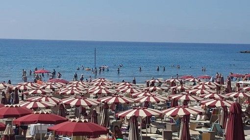 Le concessioni balneari italiane non possono essere rinnovate automaticamente