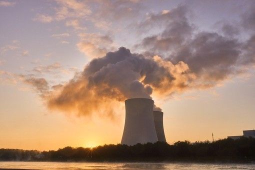 Taglio delle emissioni di CO2 e risparmi con tre miliardi d’investimenti per l’industria piemontese