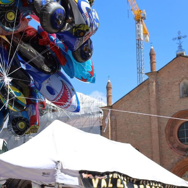 Sotto il sole la Fiera Carolingia 2024, regala spensieratezza, sorrisi, colori, piccole magie e.. l'immancabile porchetta [FOTO E VIDEO]