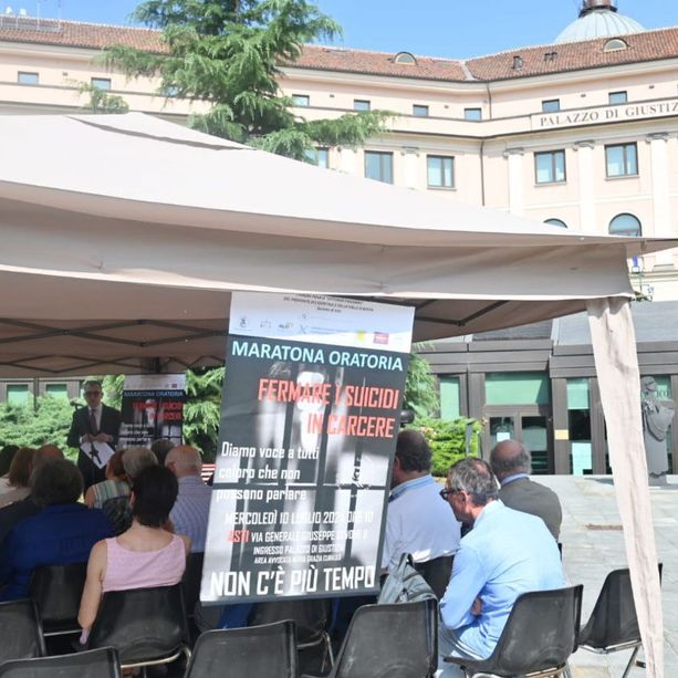 &quot;Maratona oratoria&quot; anche ad Asti contro i suicidi in carcere: già 48 in Italia da inizio anno. Questa mattina riflessioni all'ingresso del Palazzo di Giustizia