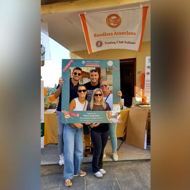 Domenica 6 ottobre il Touring club italiano invita alla caccia ai tesori arancioni in tutta Italia