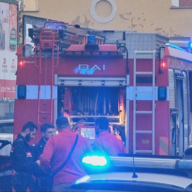 Incendio in via Piglione: sul posto due squadre dei vigili del fuoco di Asti [FOTO]