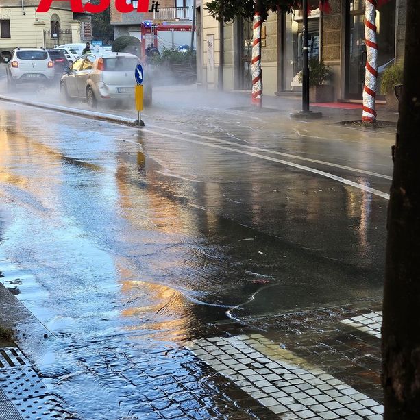 Guasto idrico in piazza Dante: perdite lungo il corso