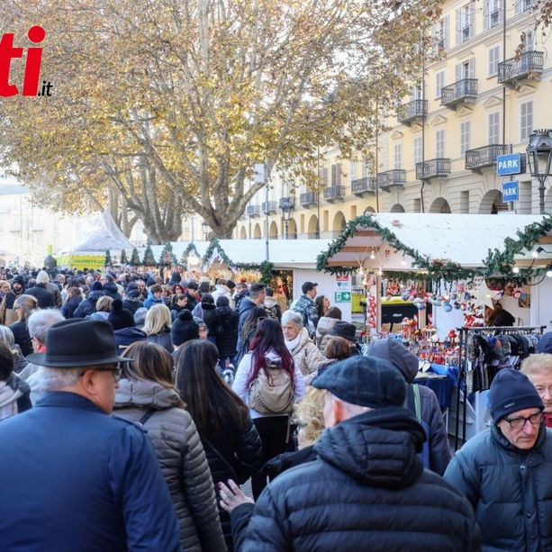 Domenica di afflusso record al mercatino del &quot;Magico Paese di Natale&quot; [GALLERIA FOTOGRAFICA]