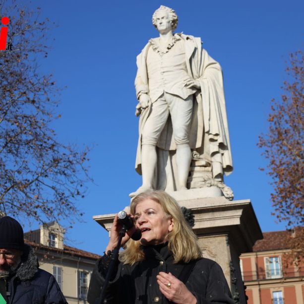 Vittorio Alfieri rivive nella sua Asti: in un tempo di ideologie prevaricanti le giovani voci celebrano il poeta della libertà [FOTO E VIDEO]