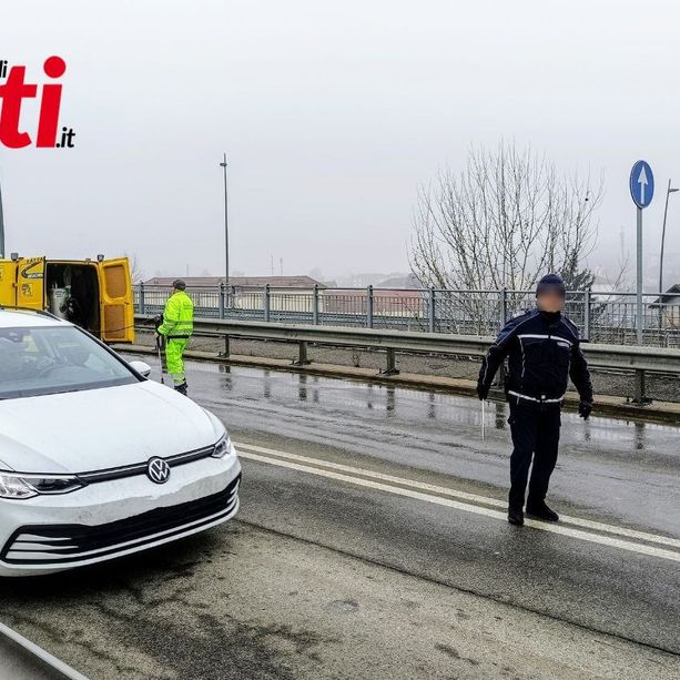 Scontro frontale sul cavalcavia Giolitti di Asti