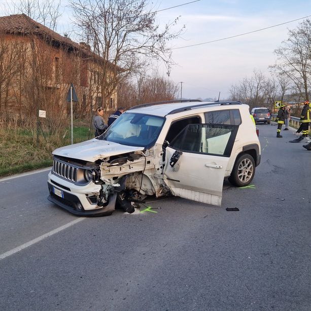 Nuovo incidente nella curva &quot;maledetta&quot; in località Ponteverde sulla provinciale 456. Quattro le auto coinvolte