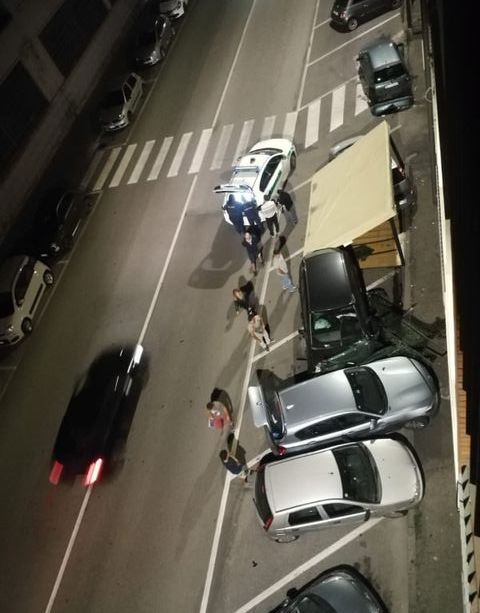 Incidente in corso Alessandria: un’auto ha abbattuto il dehor di un bar [GALLERIA FOTOGRAFICA]