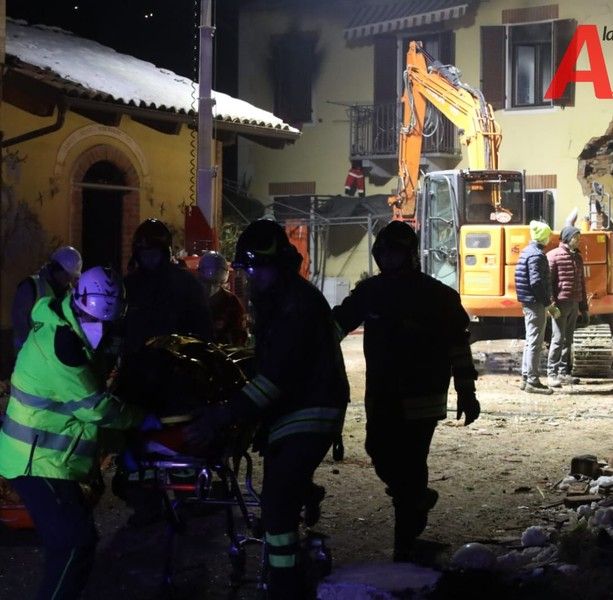 Esplosione di Quarto: da giorni si sentiva puzza di gas. Restano gravi i tre feriti ricoverati in ospedale