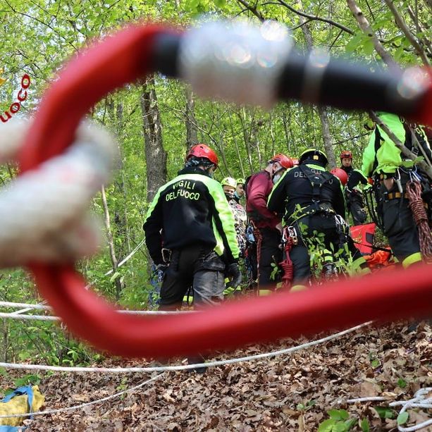 Intervento dei vigili del fuoco SAF per salvare un gattino finito in una cisterna