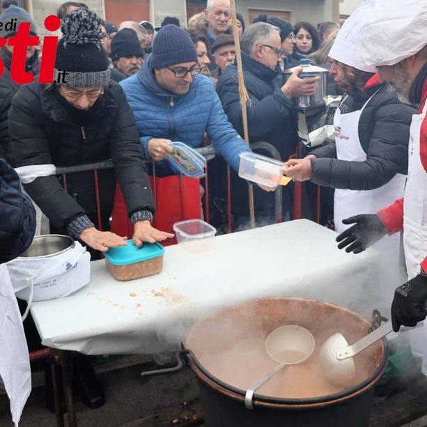 A Castiglione d’Asti è stata celebrata la storica Fagiolata di San Defendente [GALLERIA FOTOGRAFICA]