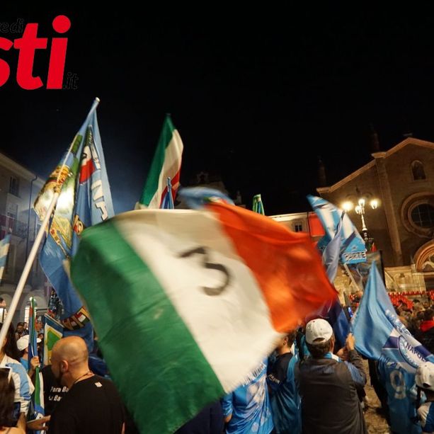 Anche Asti si è tinta d’azzurro per il terzo scudetto del Napoli [GALLERIA FOTOGRAFICA E VIDEO]