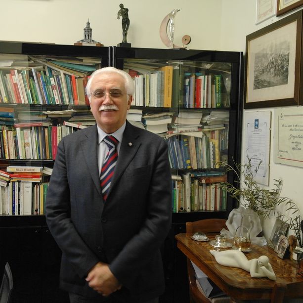 Truffe online, continuano le indagini sull'utilizzo improprio dell'immagine del professor Calabrese