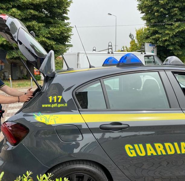 Discarica abusiva di rifiuti speciali, tra cui amianto, scoperta dalla Finanza di Canelli
