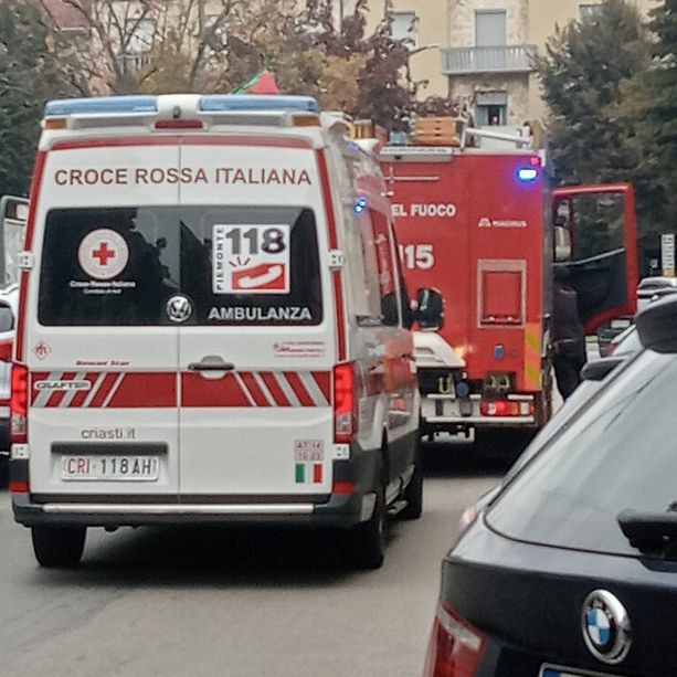 Malore in casa, viene estratta dai Vigili del Fuoco. Intervento oggi a mezzogiorno in corso Alla Vittoria [GALLERIA FOTOGRAFICA]