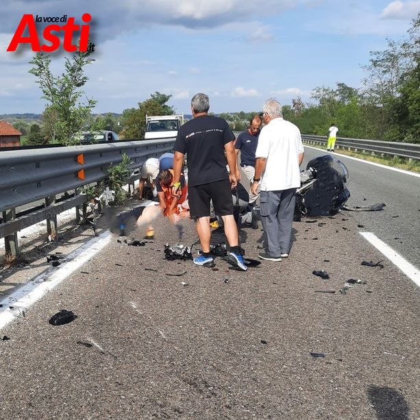 Gravissimo incidente sulla tangenziale di corso Savona verso l'autostrada