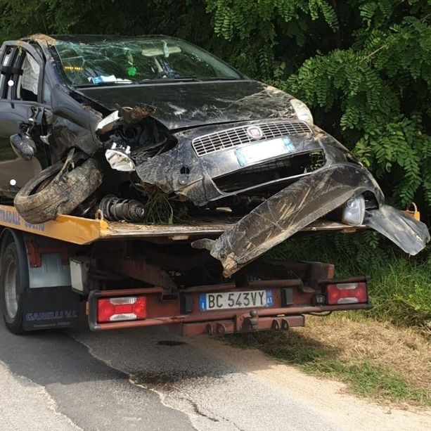 Incidente stradale a Valgera, in ospedale ragazzo di 30 anni di Castell'Alfero