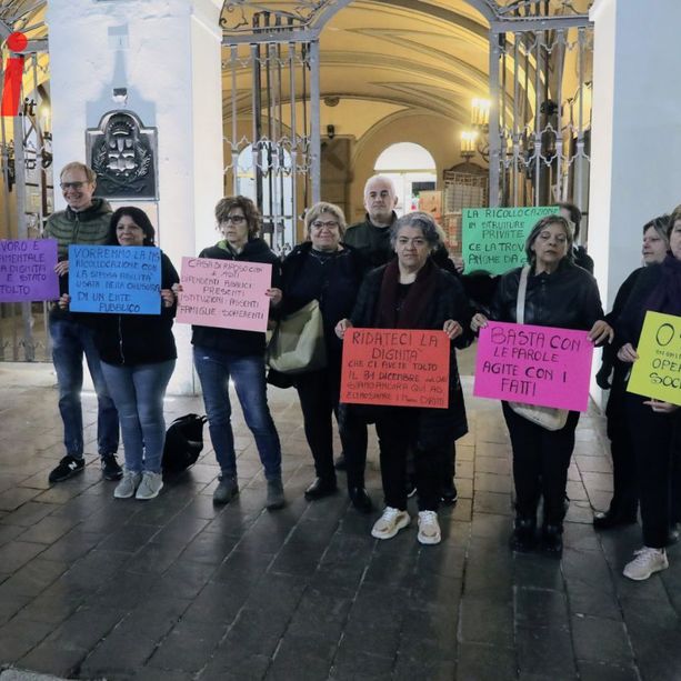 La protesta dei lavoratori del Maina arriva in Consiglio Comunale: &quot;Siamo stanchi di aspettare i nostri diritti, vogliamo interventi subito. Ridateci la dignità&quot;