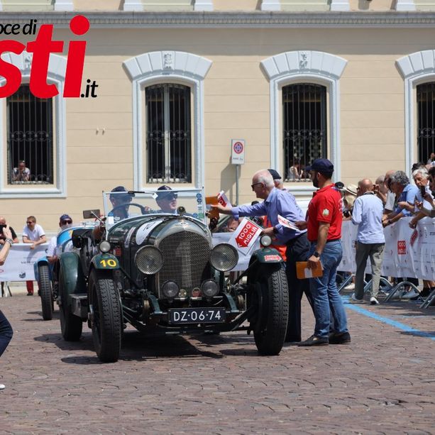 La Mille Miglia ha aperto il fine settimana 'in rosso' di Asti [GALLERIA FOTOGRAFICA E VIDEO]
