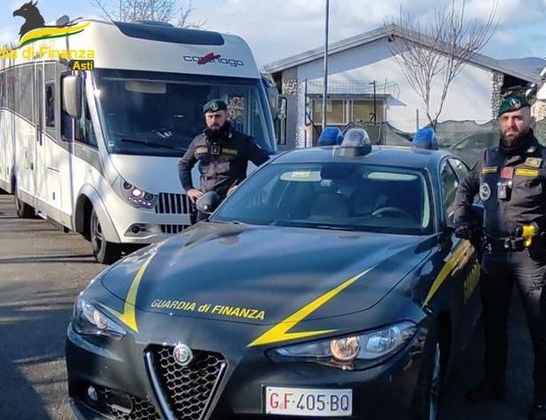 La Finanza di Asti sequestra beni per un milione di euro a pregiudicati, che percepivano anche il reddito di cittadinanza
