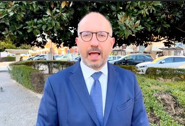 Rasero: “Macché città violenta! Un calcio nel sedere non fa di Asti una favela” [VIDEO]
